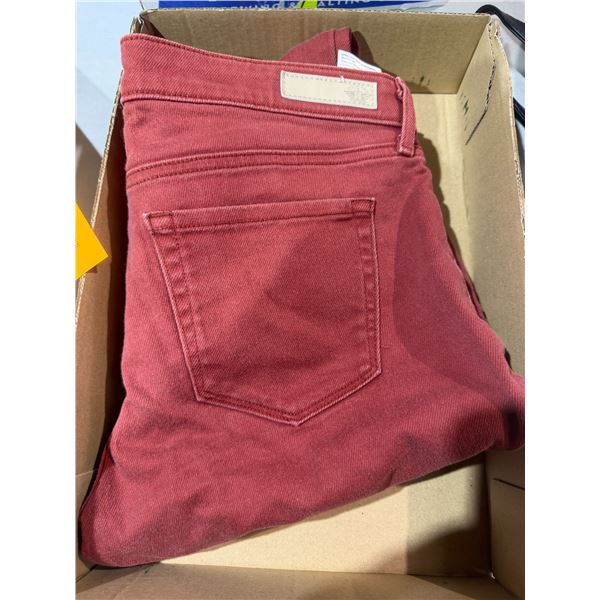 Dockers size 28