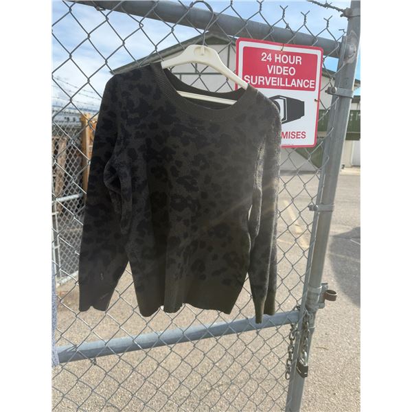 Denver Hayes size large