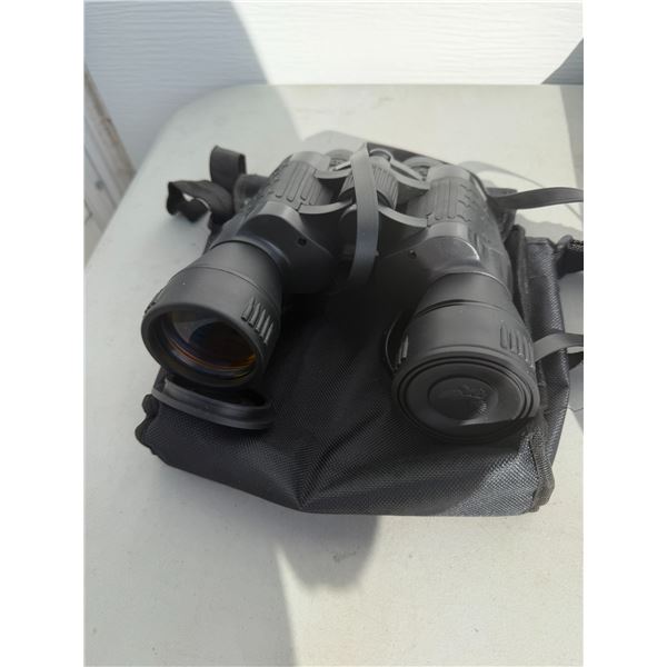 Binoculars 128 x 750