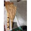 Image 1 : Matt brooms