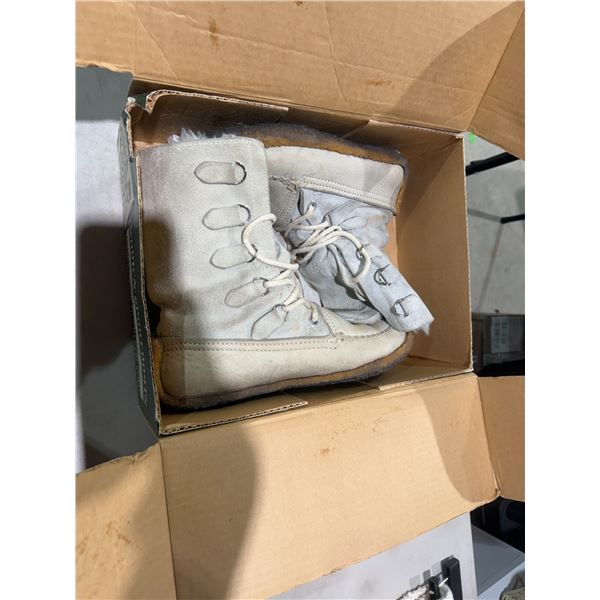 MOCATEM size 9 boots made in Canada