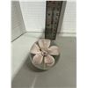 Image 1 : Flower  paper weight