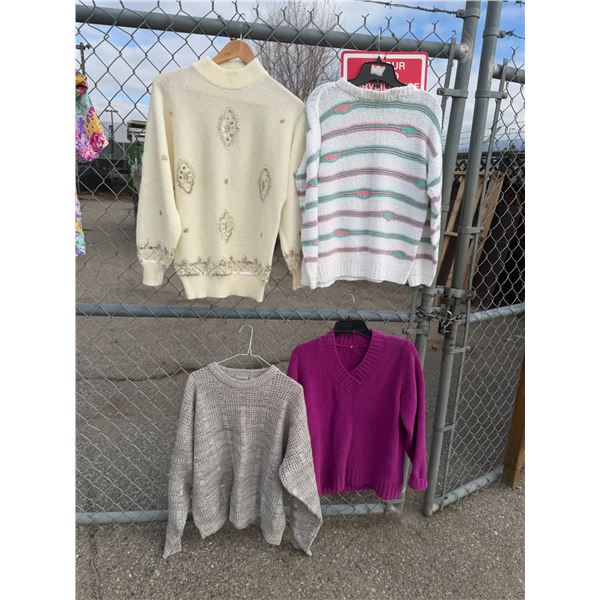 4 sweaters, assorted size