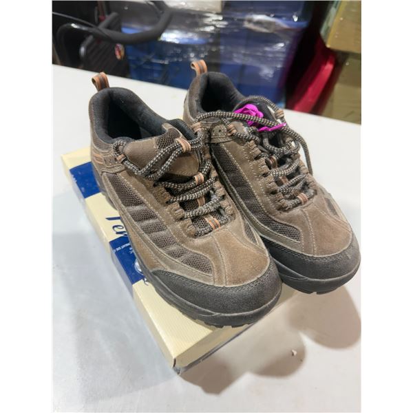 PENNUANS shoes size 9