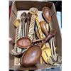 Image 1 : Wooden utensils