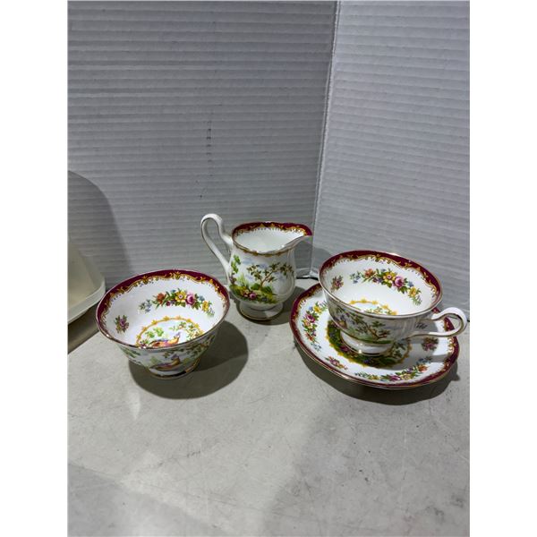 Royal Albert CHELSON Bird, China