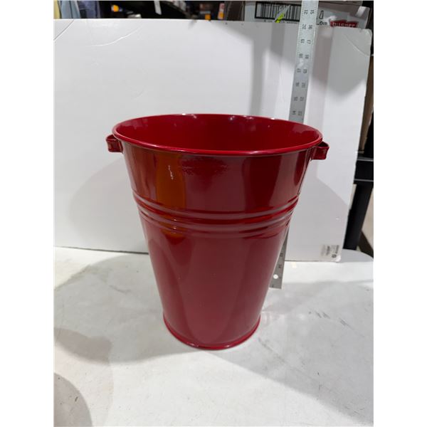Metal pot red