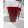 Image 2 : Metal pot red