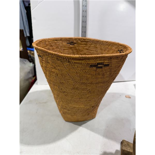 Weavers waste basket