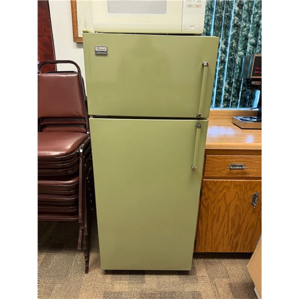 WHIRLPOOL REFRIGERATOR, 12 CU-FT.