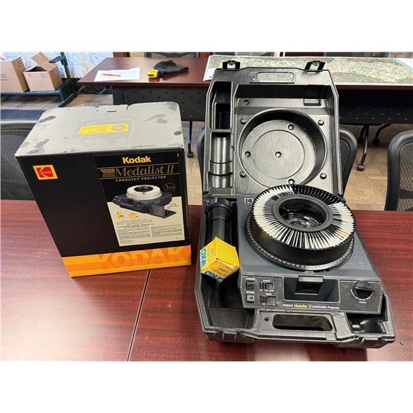 KODAK MEDALIST II CAROUSEL PROJECTOR