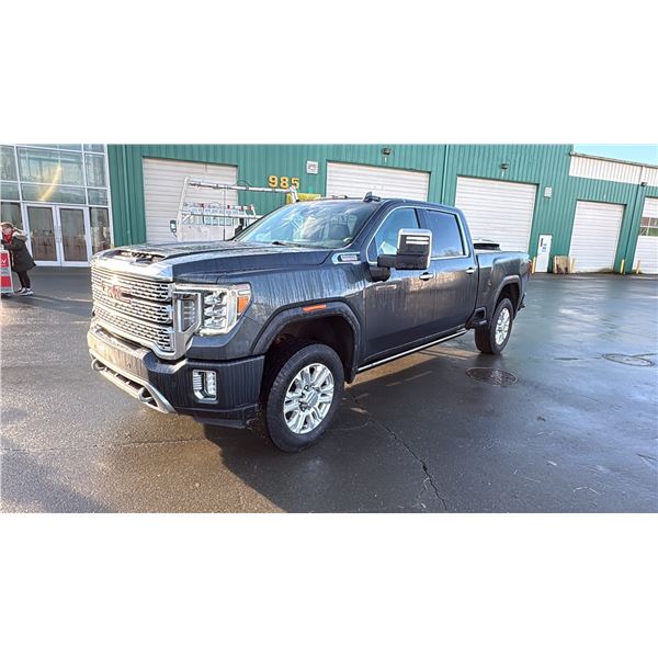 2022 GMC SIERRA DENALI, 4DR CREW CAB PU, GREY, VIN 1GT49WEY4NF110563,