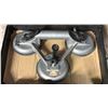 Image 6 : PAIR OF DEWALT SUCTION CUP CLAMPS AND BAR WITH TRIPLE CLAMPS