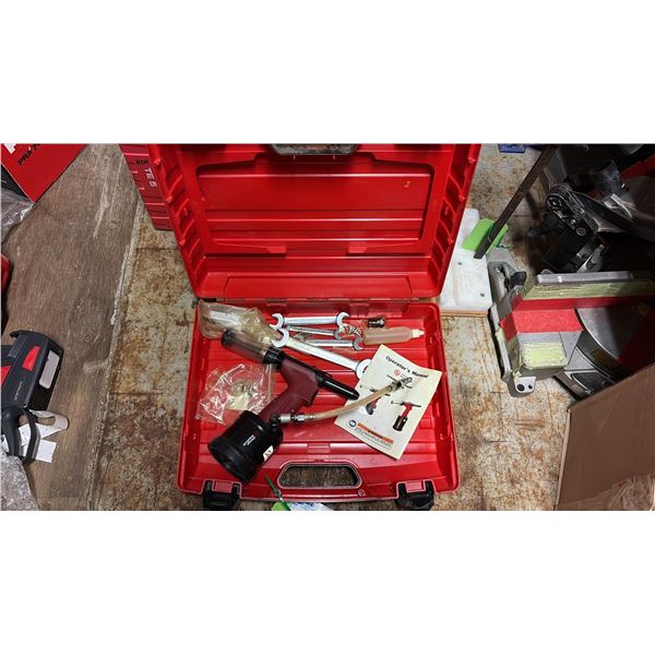 CHICAGO PNEUMATICS AIR RIVET GUN MODEL CT9883. 3/16 & 1/4"