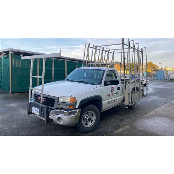 2004 GMC SIERRA 2DR PU, WHITE, VIN 1GTGC24U84Z128728,