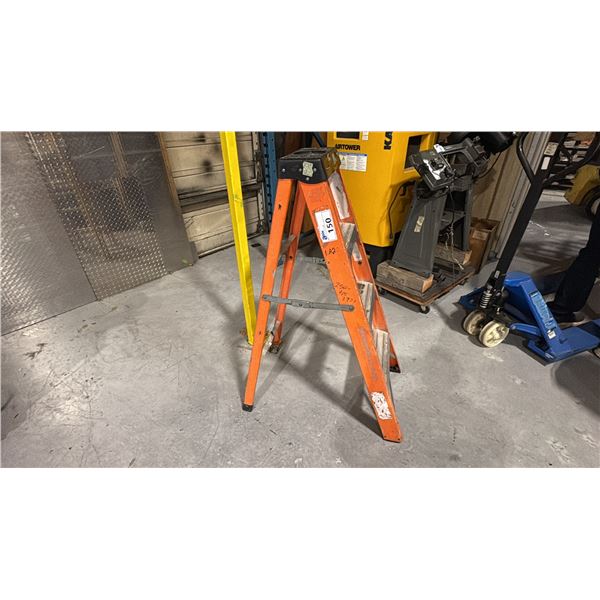 4' FIBREGLASS STEP LADDER