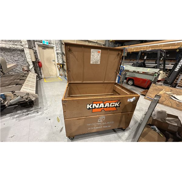 KNAACK JOB BOX 48X30" ON WHEELS. TOP IS RUSTY