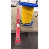 Image 1 : PART ROLL OF 1/2" YELLOW NYLON ROPE AND 6' LEVEL
