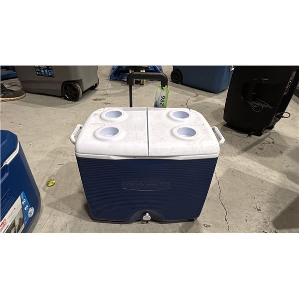 RUBBERMAID SPLIT TOP WHEELED COOLER