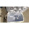 Image 2 : RUBBERMAID SPLIT TOP WHEELED COOLER