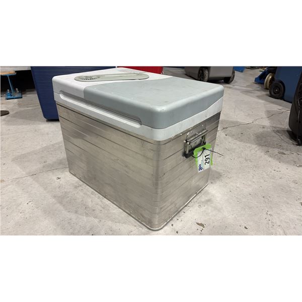 MOBICOOL Q40DC 12V COOLER (NEW RETAIL CLOSE TO $400)