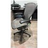 Image 1 : HERMAN MILLER AERON SIZE C GREY. SCRATCHES ON BACK OF ARM.