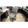 Image 2 : HERMAN MILLER AERON SIZE C GREY. SCRATCHES ON BACK OF ARM.