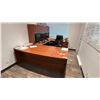 Image 1 : U-SHAPE EXECUTIVE DESK. 78"X114" OVERALL. 2 PEDESTALS. 6'6" OVERHEAD STORAGE. 6' GLASS WHITE BOARD