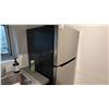 Image 2 : 30" INSIGNIA STAINLESS FRIDGE 66" HIGH. WITH SOME CONTENTS