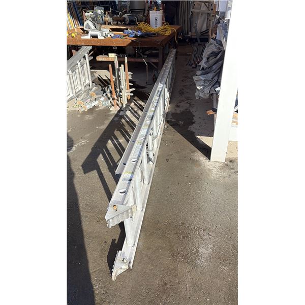 32' LOUISVILLE ALUMINIUM EXTENSION LADDER