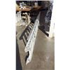 Image 1 : 32' LOUISVILLE ALUMINIUM EXTENSION LADDER