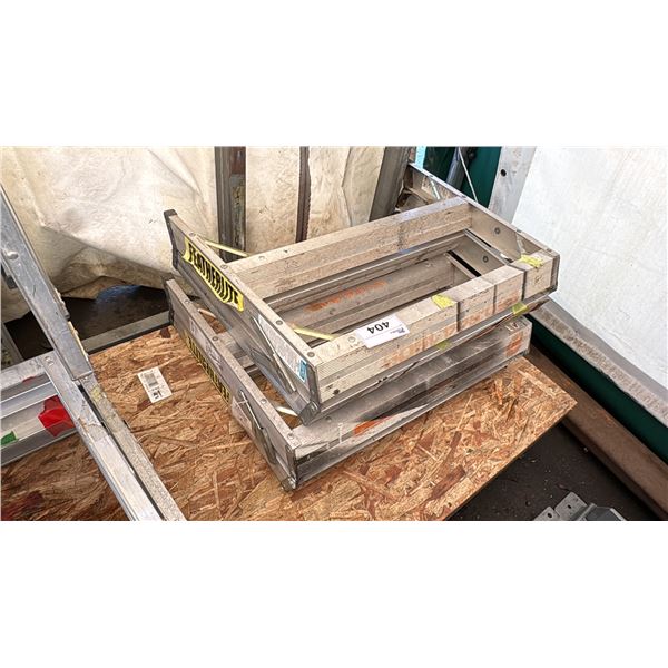 PAIR OF FEATHERLITE 24" TRIGGER STEP LADDERS
