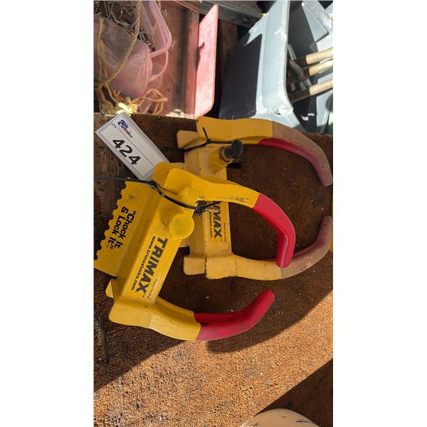 TWO TRIMAX WHEEL LOCKS WITH KEY
