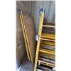 Image 2 : LARGE GROUP OF PAINTER'S SCAFFOLD. APPROX. 15 UPRIGHTS, 13 BEAMS, DECKING AND WHEELS.