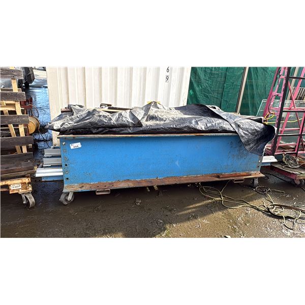 HEAVY DUTY ROLLING WORK BENCH WITH CONVEYOR.