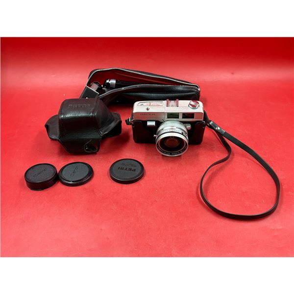Petri Racer Camera w/ Case & Tripod