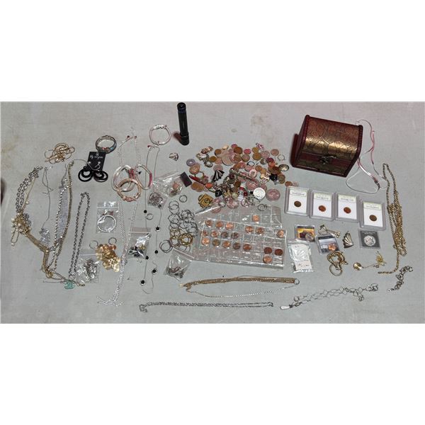 Assorted Jewellery & World Coins