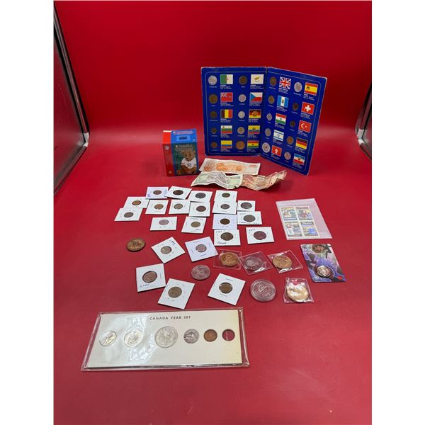 Assorted World Currency : Coins & Bills