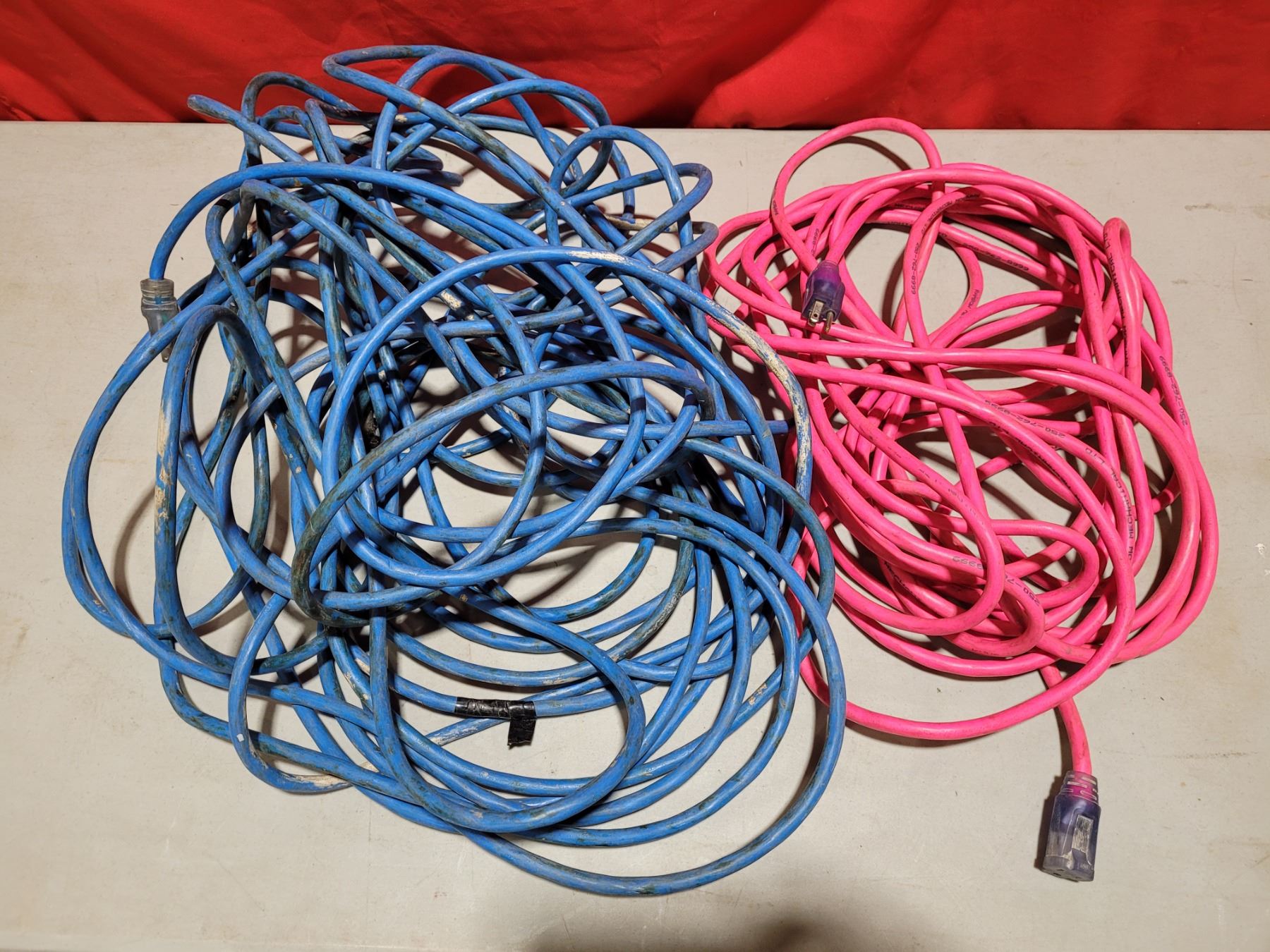 2 Extension Cords