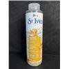 Image 1 : St.Ives Oatmeal & Shea Butter Soothing Body Wash (650ml) - New