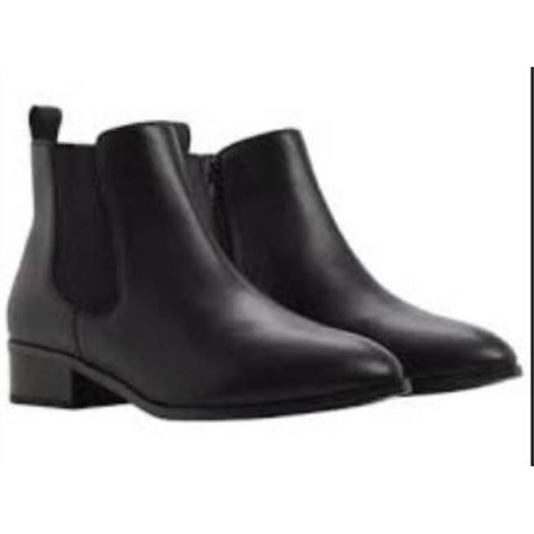 Aldo Women’s Black Chelsea Boot, Size 6