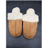 Image 2 : Tan and White Shearling-Lined Slippers