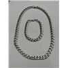 Image 1 : Silver-Toned Chain Necklace and Bracelet Set With Lobster Clasps