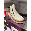 Image 3 : Bueno Phoenix Sage Nubuck Shoes, Size 6.5-7 Women’s Footwear