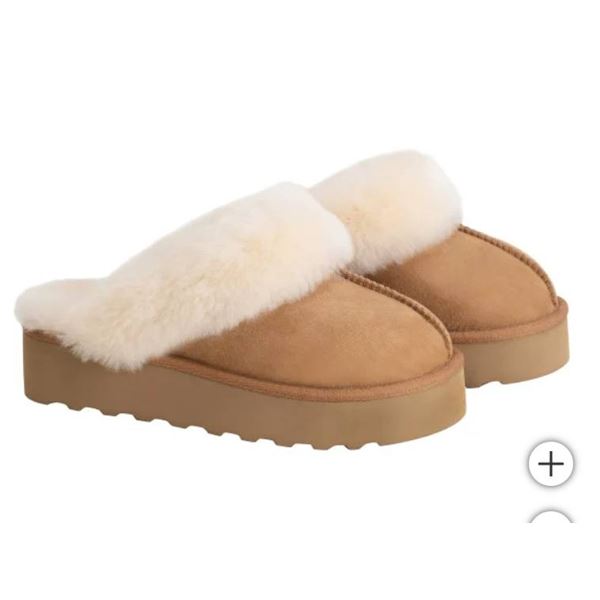 Kirkland Signature Women’s Shearling Platform Slipper Size 9