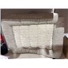 Image 2 : Kirkland Signature 32″ X 42″ Channeled Bolster Pet Bed