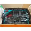 Image 3 : Burago F1W15 1:43 Scale Racing Garage Set with Mercedes AMG