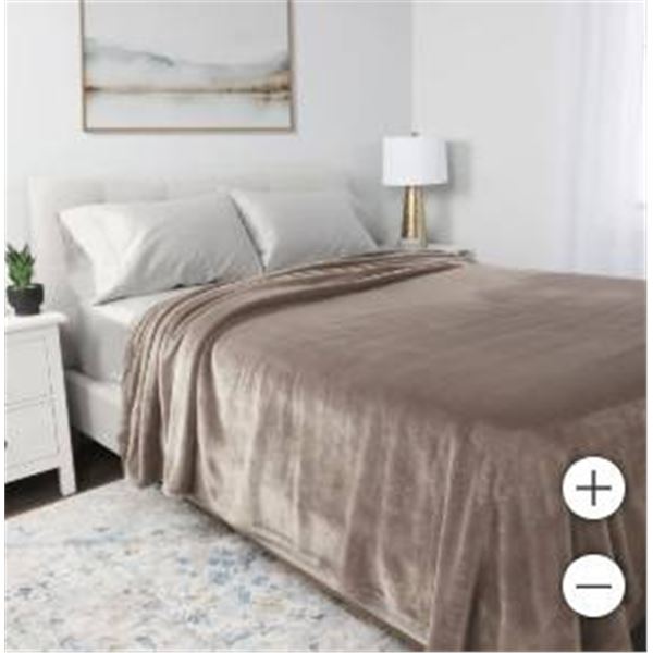 Kirkland Signature King Size Plush Blanket – Tres Grand Lit