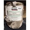 Image 2 : Kirkland Signature King Size Plush Blanket – Tres Grand Lit