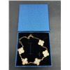 Image 2 : Gold Palted Bracelet With Five Mother-of-Pearl Clover Motif Links
